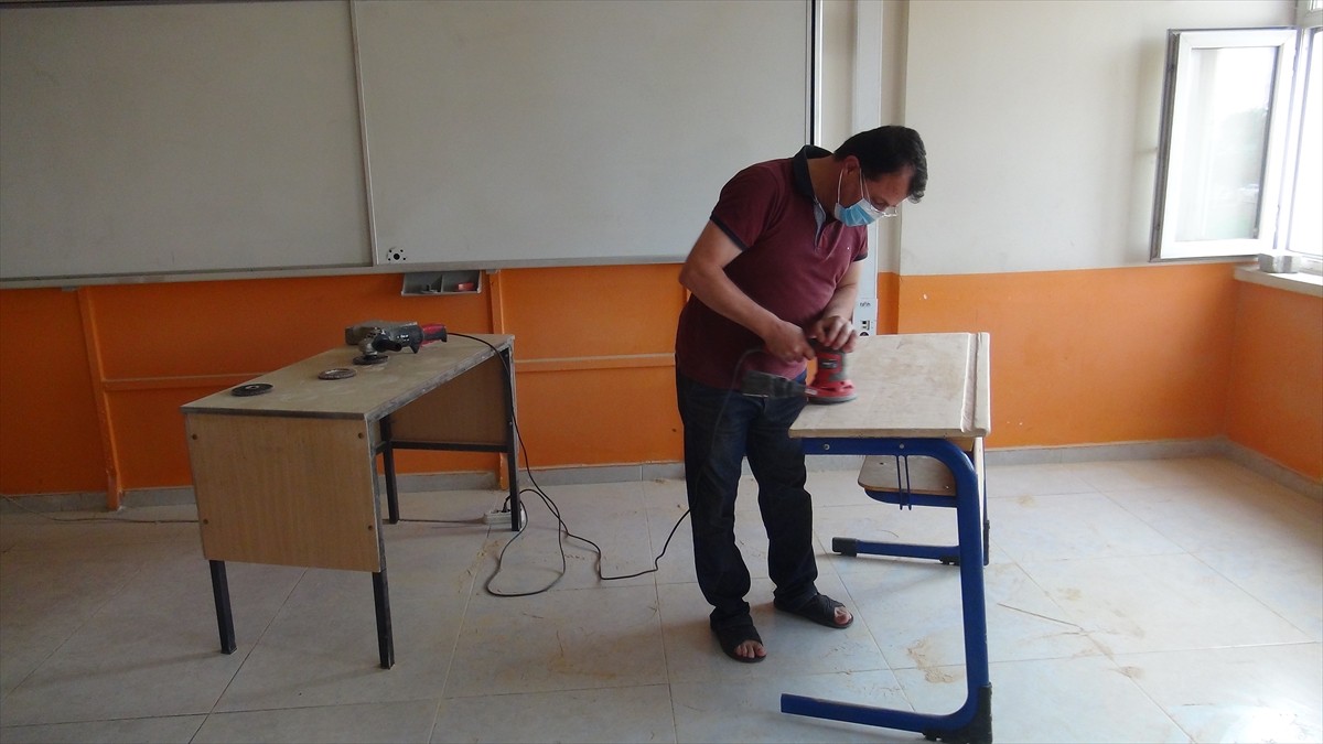  Bitlis'in Tatvan ilçesindeki Valide Sultan Kız Mesleki ve Teknik Anadolu Lisesinin sıra ve...