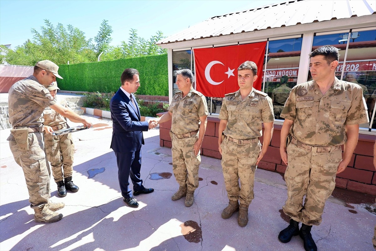 Bitlis'te İl Jandarma Komutanlığında "2025 yılı rütbe terfi töreni" gerçekleştirildi.