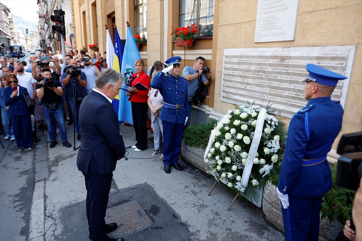 Bosna Hersek'te 1992-1995'teki savaşta Sırp birliklerinin başkent Saraybosna'daki Markale pazar...