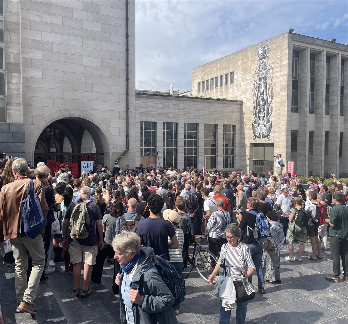 Brüksel merkezli uluslararası ve Belçikalı gazeteci örgütlerinin mensupları, İsrail'in gazeteci...