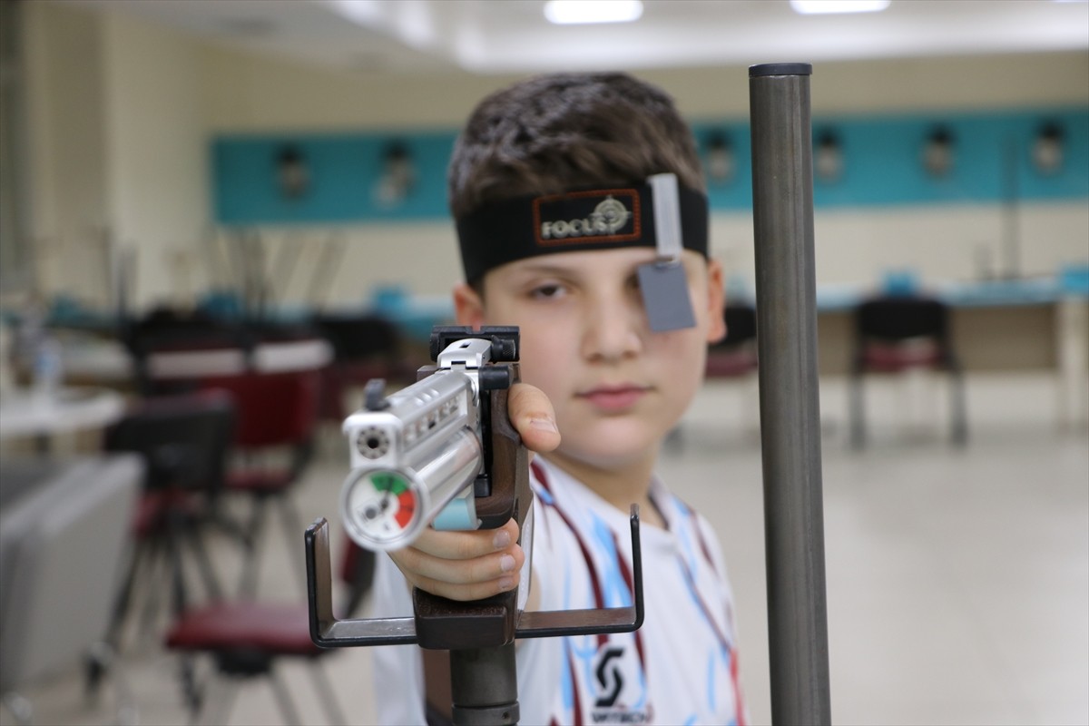 Bu yıl 2 Türkiye birinciliği elde eden 11 yaşındaki Kilisli atıcılık sporcusu Yusuf Özay, milli...