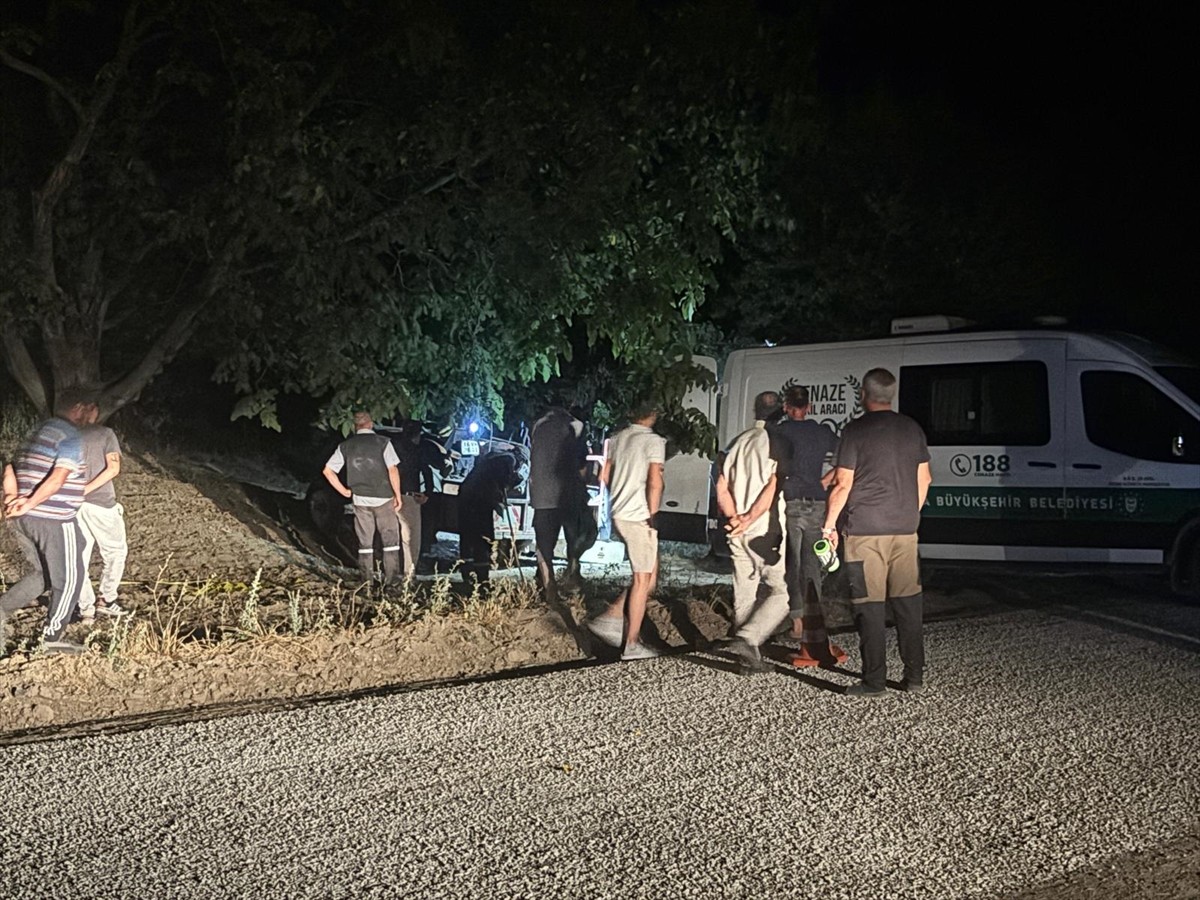 Bursa'nın Orhangazi ilçesinde amcasının oğlu tarafından tüfekle vurulan kişi hayatını...