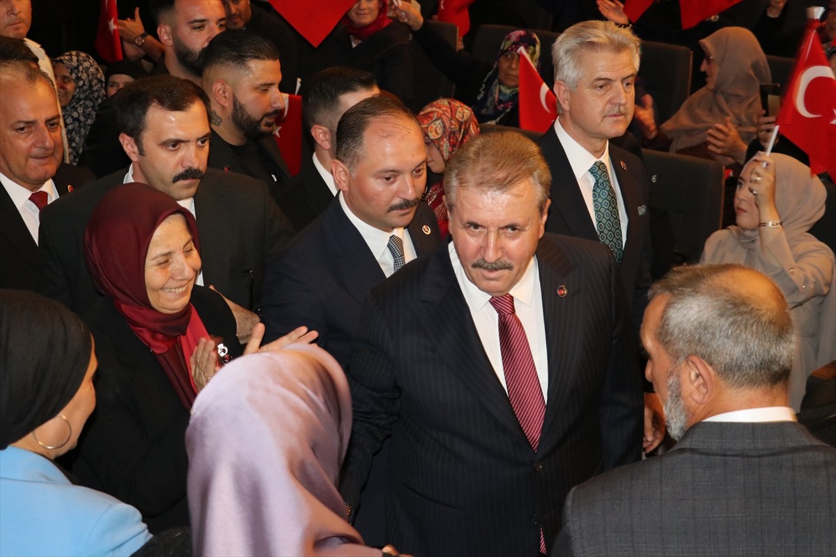 Büyük Birlik Partisi (BBP) Genel Başkanı Mustafa Destici, Kocaeli Süleyman Demirel Kültür...
