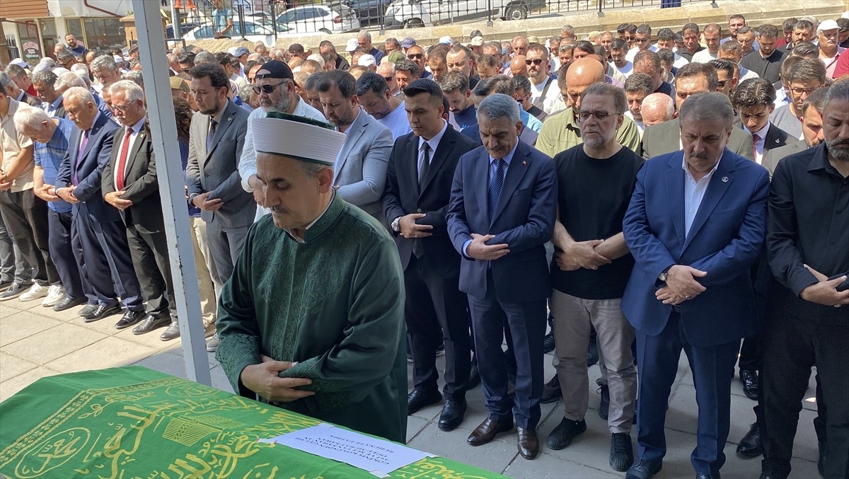 Büyük Birlik Partisi (BBP) Genel Başkanı Mustafa Destici, partisinin Yüksek Danışma Kurulu Üyesi...