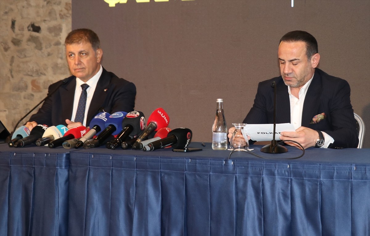 Büyük Önder Mustafa Kemal Atatürk'ün az bilinen fotoğrafları, kişisel eşyaları ve belgelerinin yer...