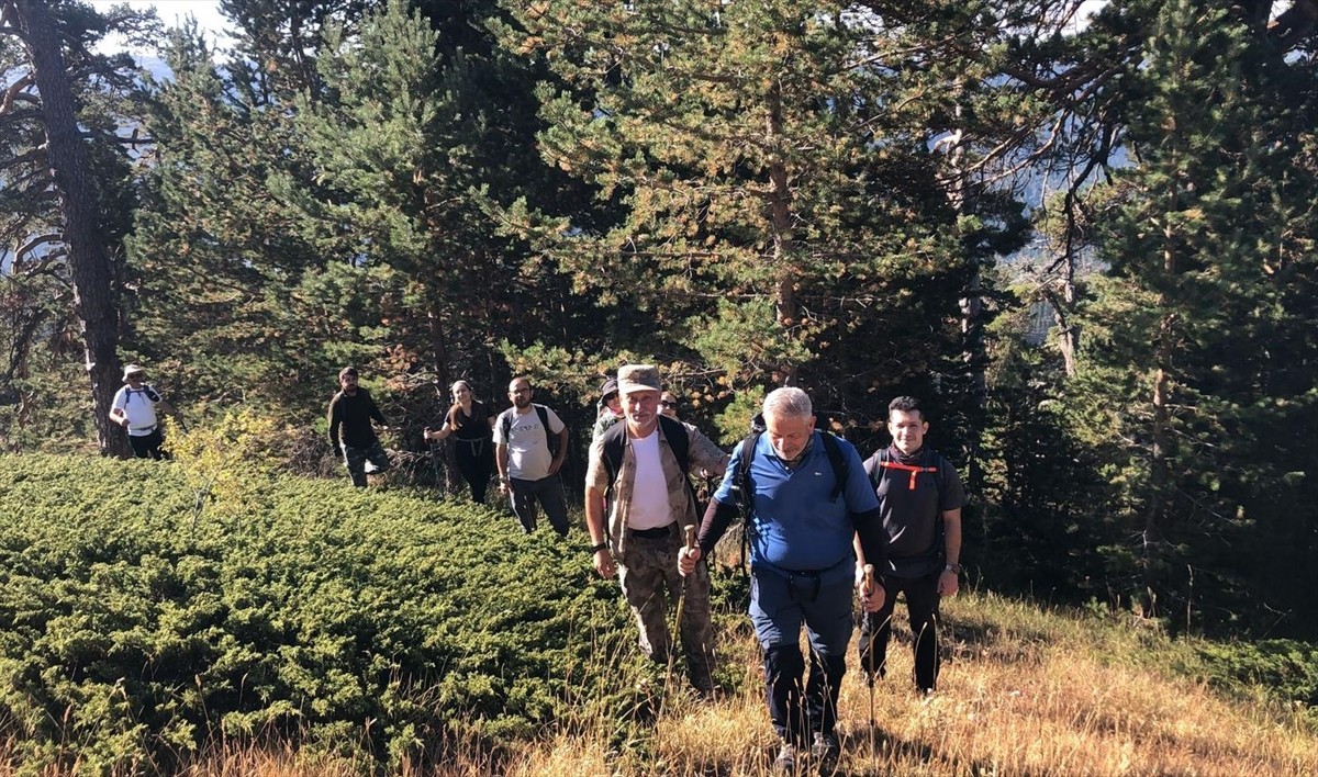 Çankırı'da dağcılar 30 Ağustos Zafer Bayramı’nı Ilgaz Dağı'nın zirvesinde kutladı.  
