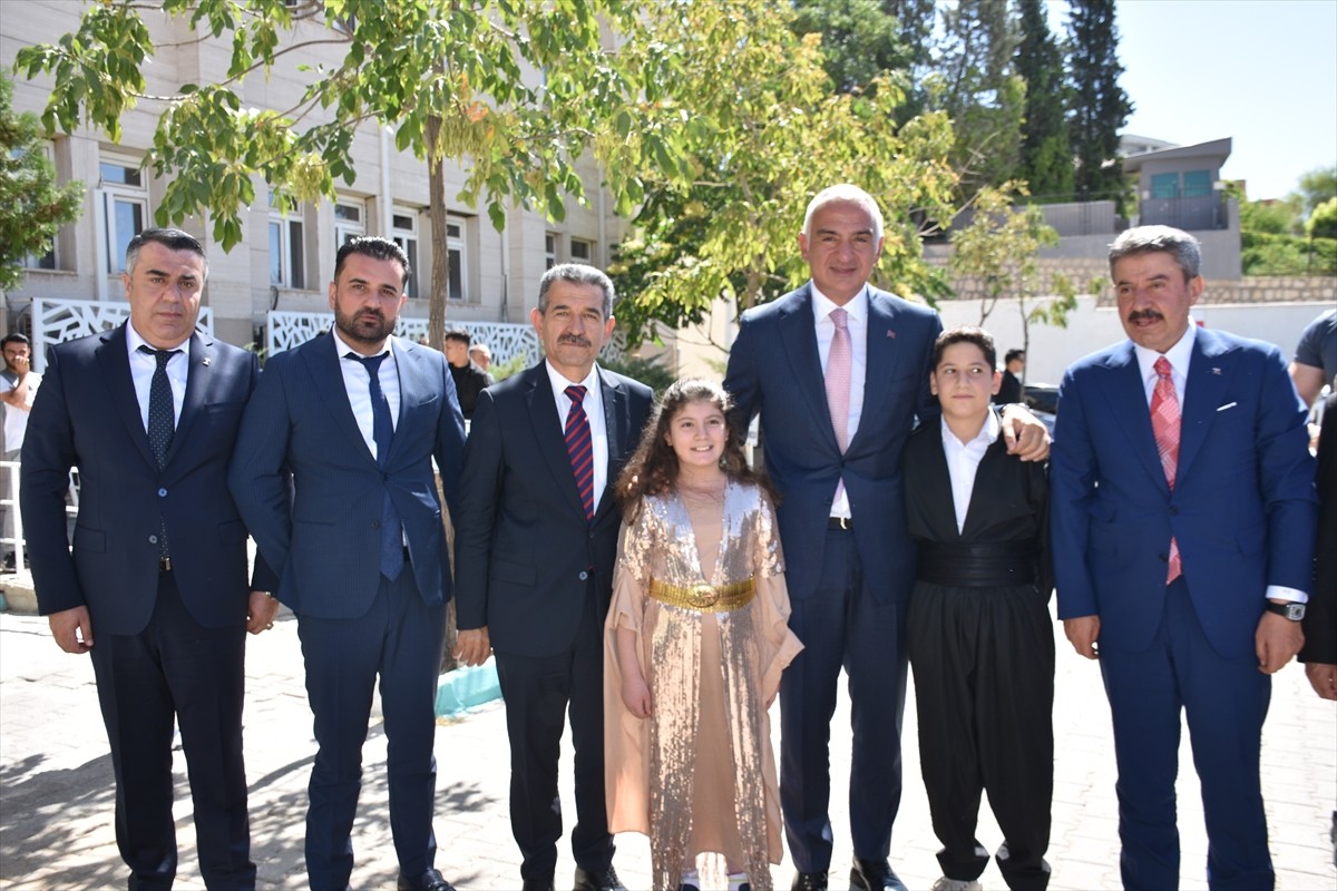 Çeşitli temaslarda bulunmak üzere Şırnak'a gelen Kültür ve Turizm Bakanı Mehmet Nuri Ersoy (sağ...