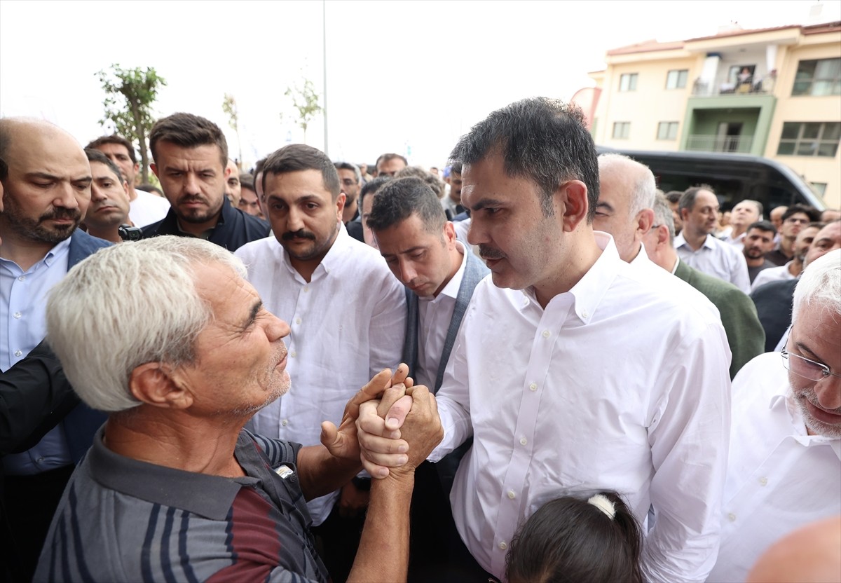 Çevre, Şehircilik ve İklim Değişikliği Bakanı Murat Kurum, Adıyaman'ın Besni ilçesinde yeni...