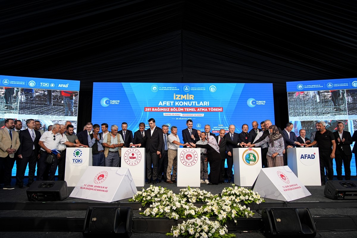 Çevre, Şehircilik ve İklim Değişikliği Bakanı Murat Kurum, İzmir'in Ödemiş ilçesinde kaymakamlık...