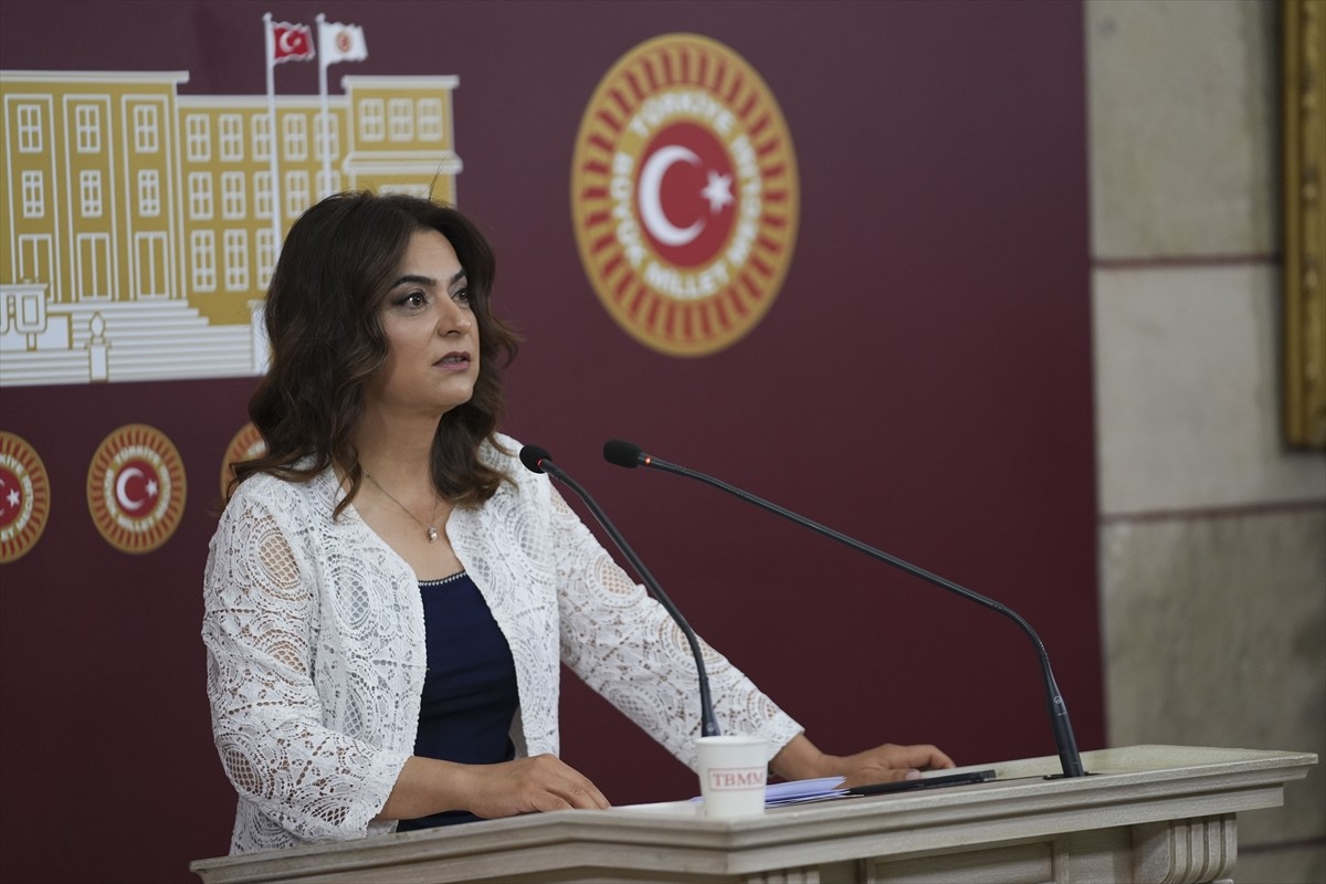 DEM Parti Grup Başkanvekili Gülüstan Kılıç Koçyiğit, Meclis'te düzenlediği basın toplantısında...