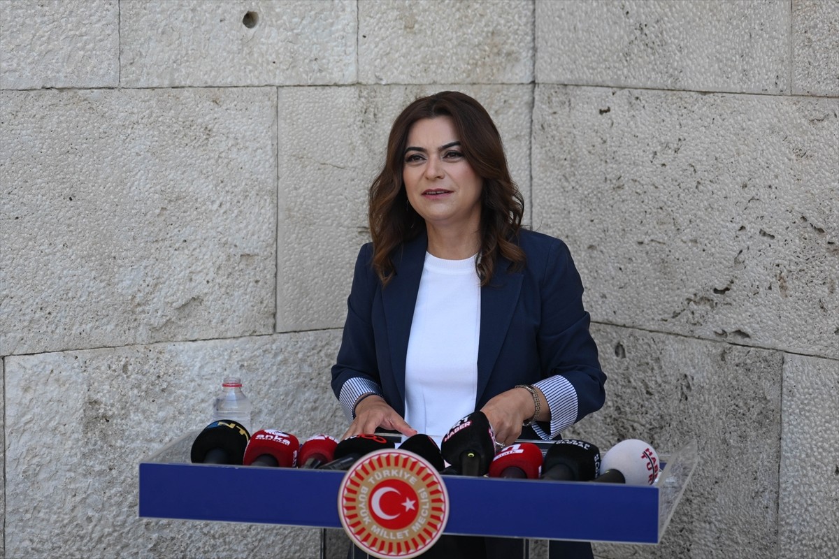 DEM Parti Grup Başkanvekili Gülüstan Kılıç Koçyiğit, TBMM'de basın toplantısı düzenledi.