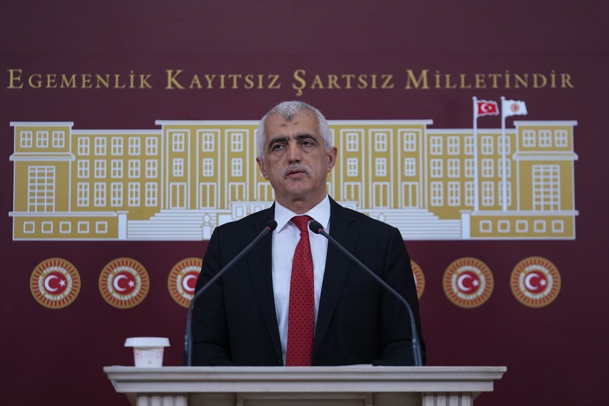 DEM Parti Kocaeli Milletvekili Ömer Faruk Gergerlioğlu, TBMM'de düzenlediği basın toplantısında...