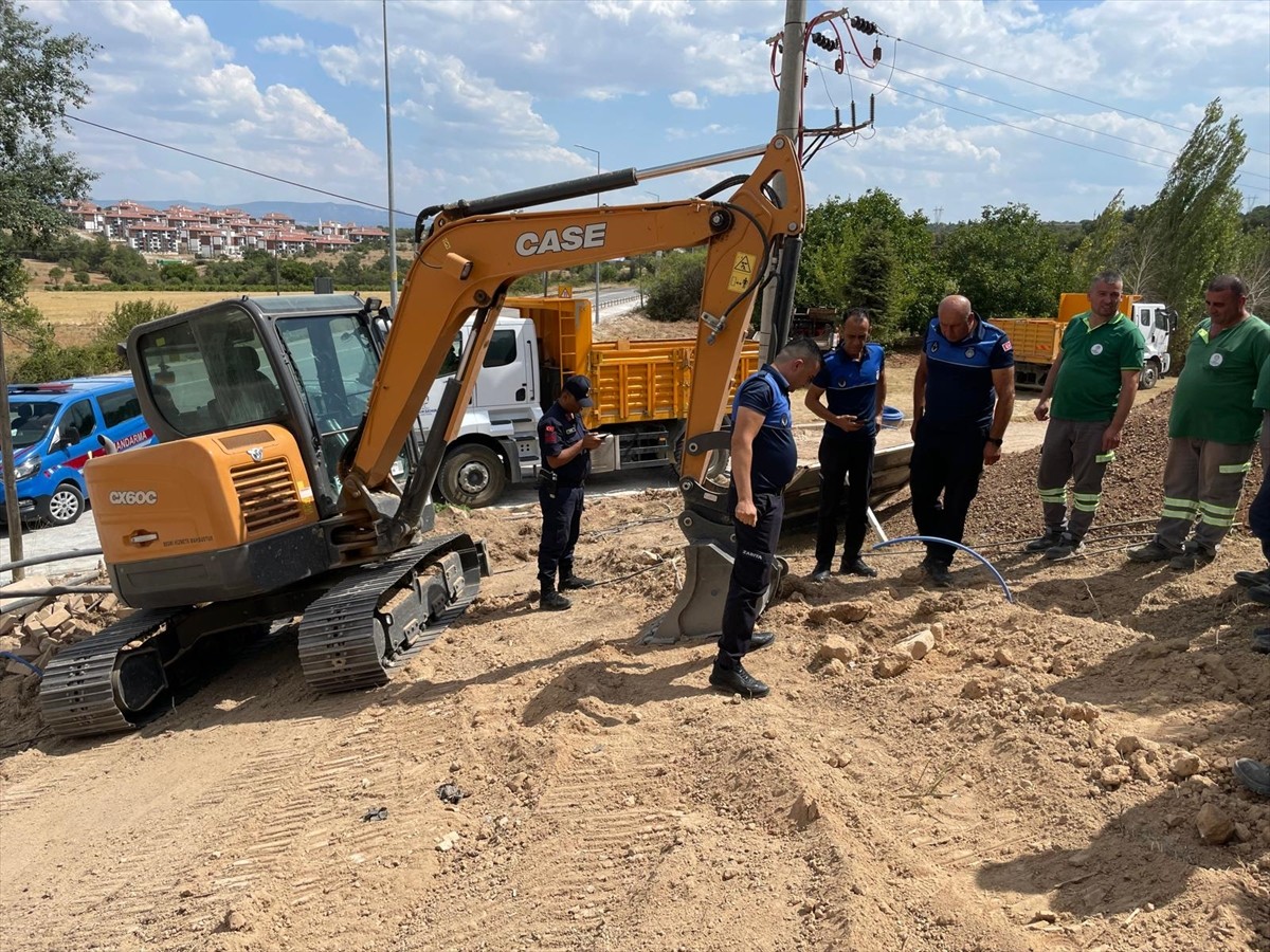 Denizli'nin Çal ilçesinde peyzaj düzenlemesi sırasında Roma Dönemi'ne ait mezar taşı bulundu....