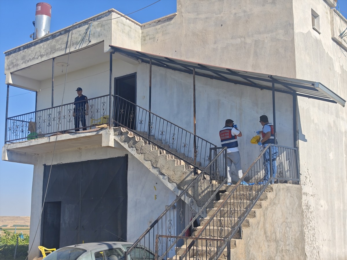 Diyarbakır'ın merkez Yenişehir ilçesinde arazi anlaşmazlığı nedeniyle çıkan silahlı kavgada 1 kişi...