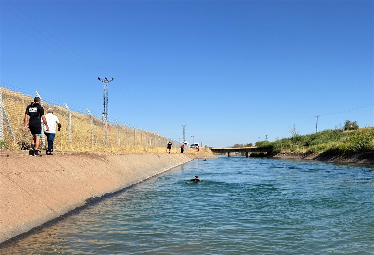 Diyarbakır'ın merkez Yenişehir ilçesinde sulama kanalına giren çocuk boğuldu.