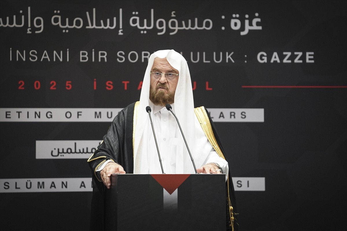 Dünya Müslüman Alimler Birliği ve Türkiye'deki İslam Alimleri Vakfı işbirliğinde düzenlenen, 50...