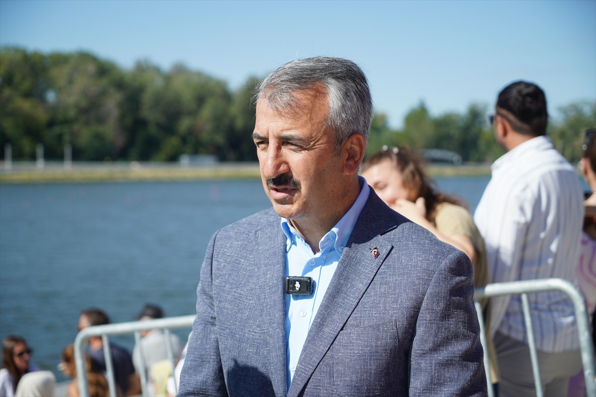 Edirne'de bulunan Meriç Nehri, ulusal ve uluslararası kürek yarışlarına ev sahipliği yapıyor....