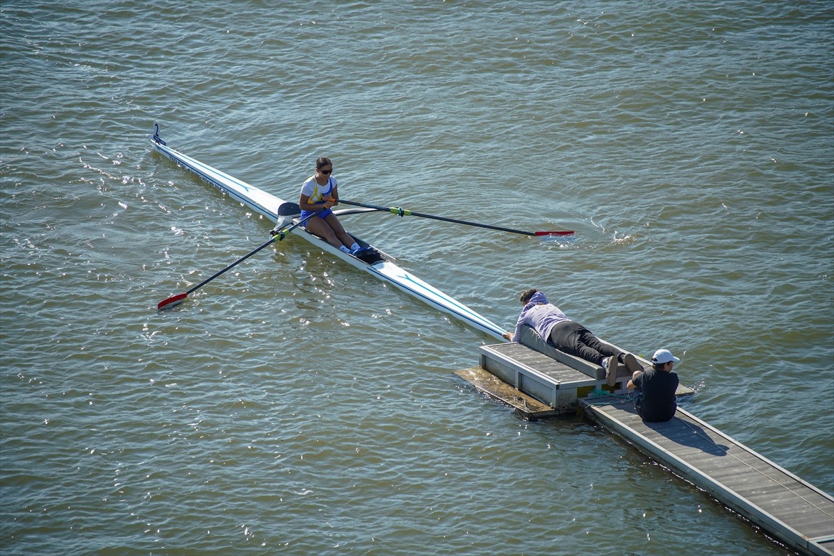 Edirne'de düzenlenen Gençler Türkiye Şampiyonası Kürek Yarışları tamamlandı.