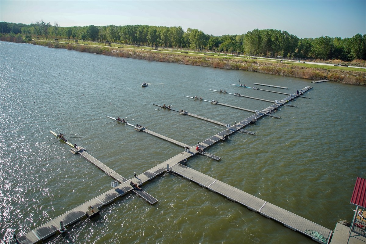 Edirne'de düzenlenen Gençler Türkiye Şampiyonası Kürek Yarışları tamamlandı.