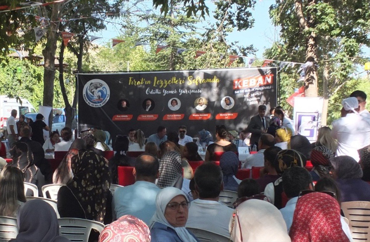 Elazığ'ın Keban ilçesinde düzenlenen "5. Keban Su ve Balık Festivali" üçüncü gün etkinlikleriyle...