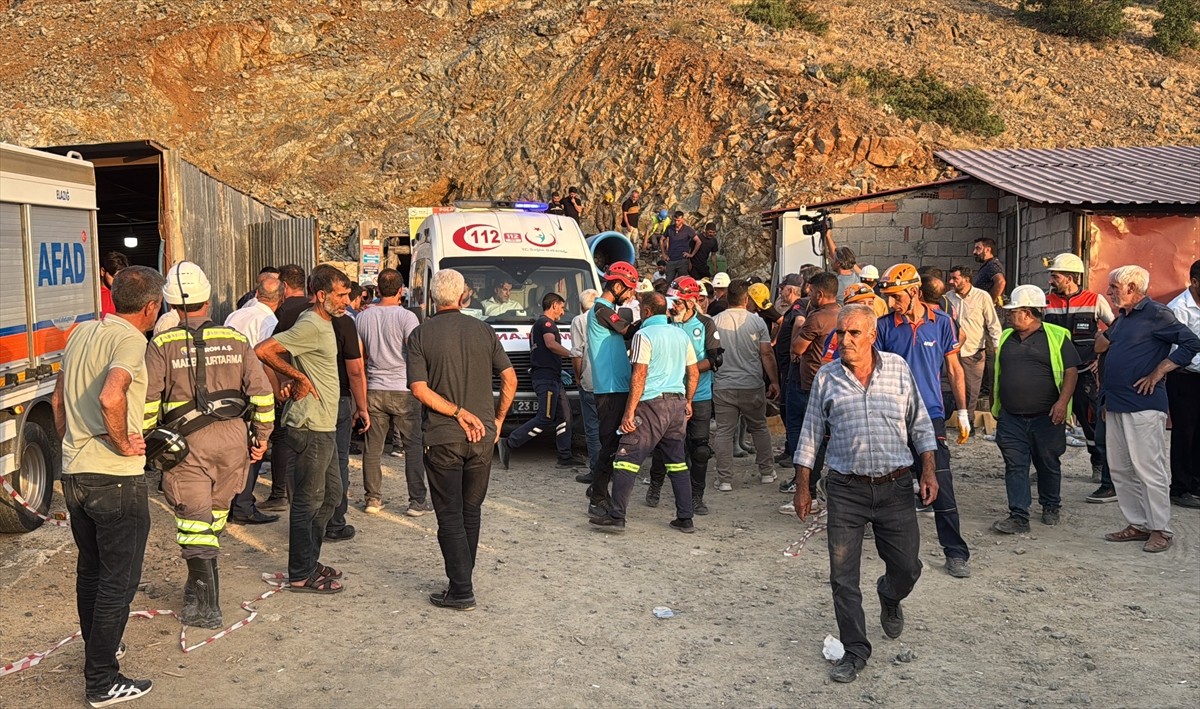 Elazığ'ın Palu ilçesinde maden ocağında meydana gelen göçükte 1 işçi yaşamını yitirdi. Vali Numan...
