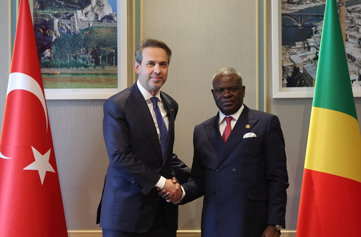 Enerji ve Tabii Kaynaklar Bakanı Alparslan Bayraktar, Kongo Başbakanı Anatole Collinet Makosso ile...