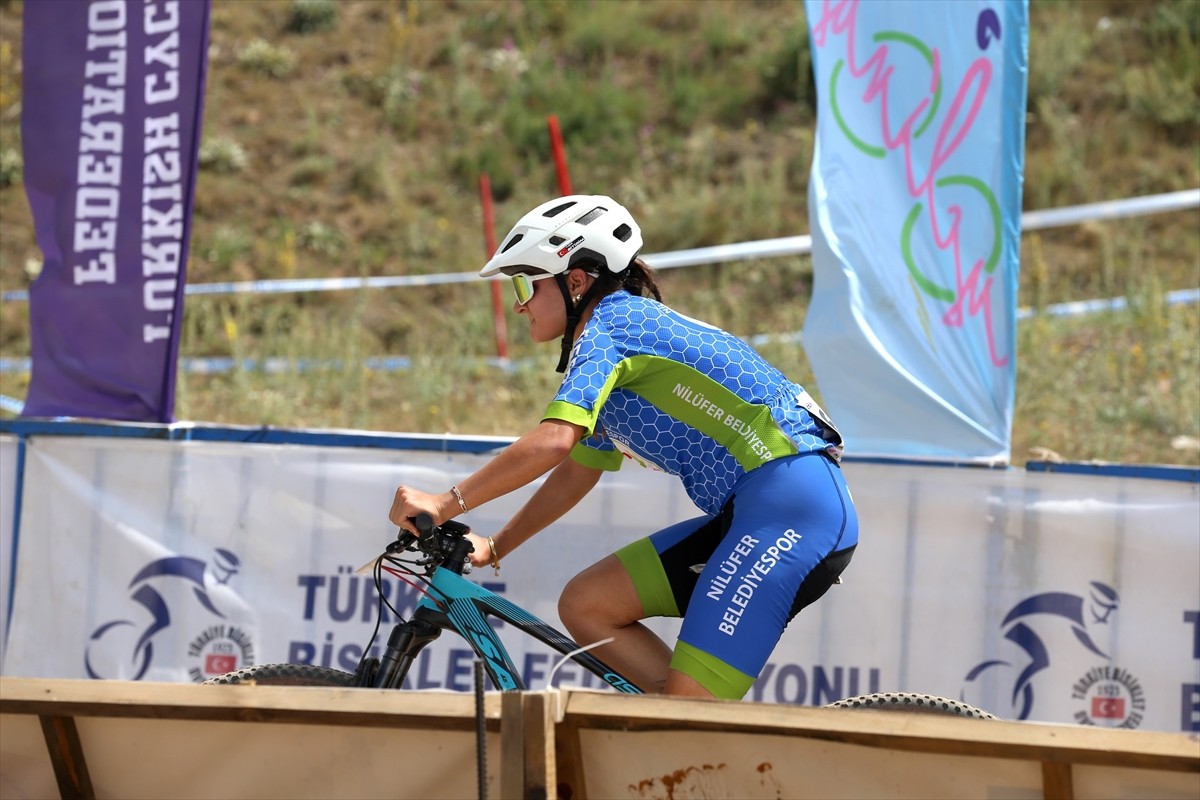 Erzurum'da, Büyükşehir Belediyesi iştiraklerinden Ejder 3200 AŞ ile Türkiye Bisiklet Federasyonu...