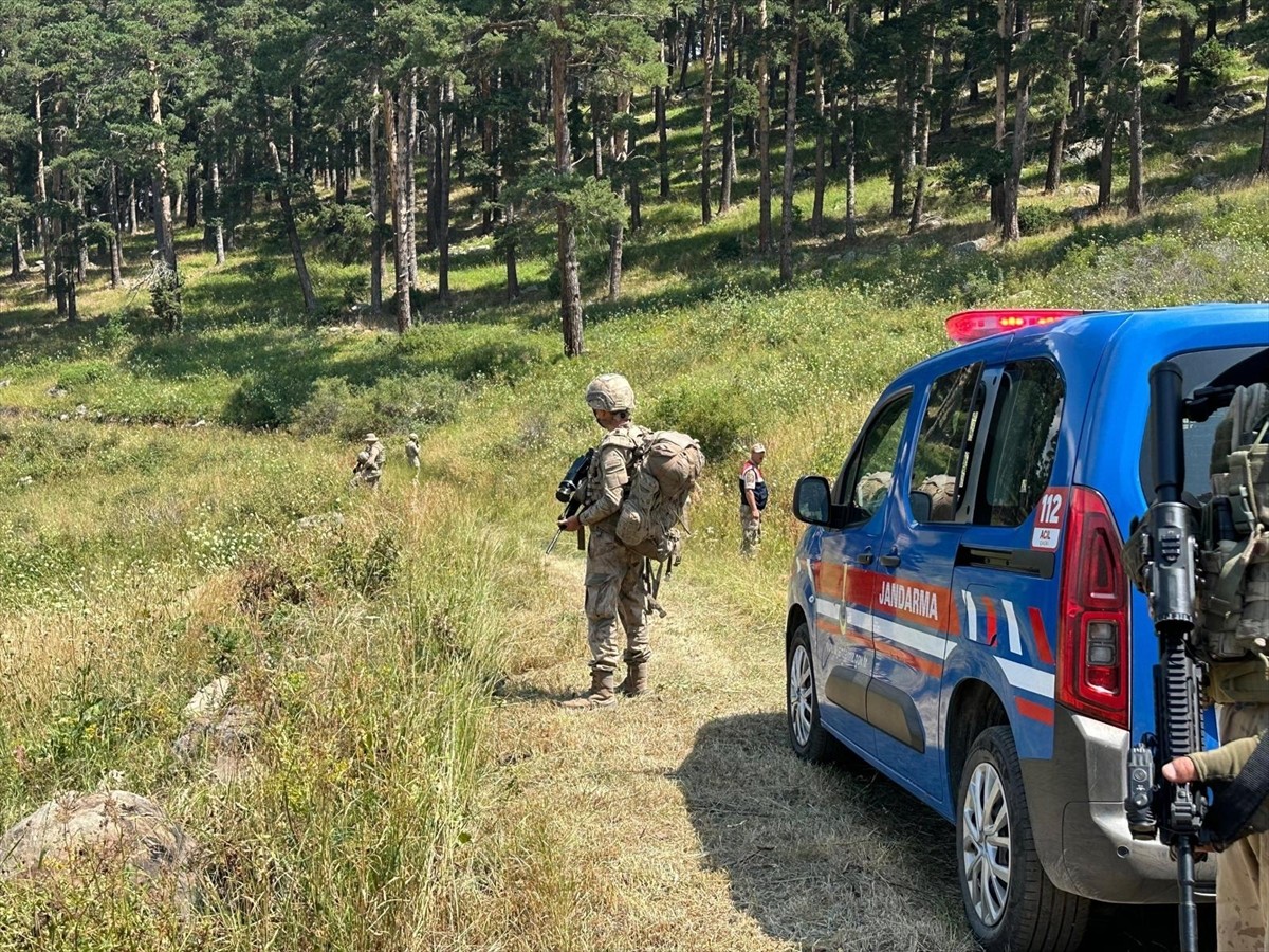  Erzurum'da ormanlık alanda mangal yakan 11 kişiye 32 bin 483 lira para cezası kesildi.