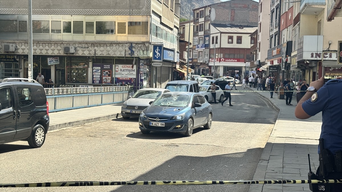 Erzurum'un Oltu ilçesinde silahlı saldırıya uğrayan 1 kişi yaralandı. Polis ekipleri olay yerinde...