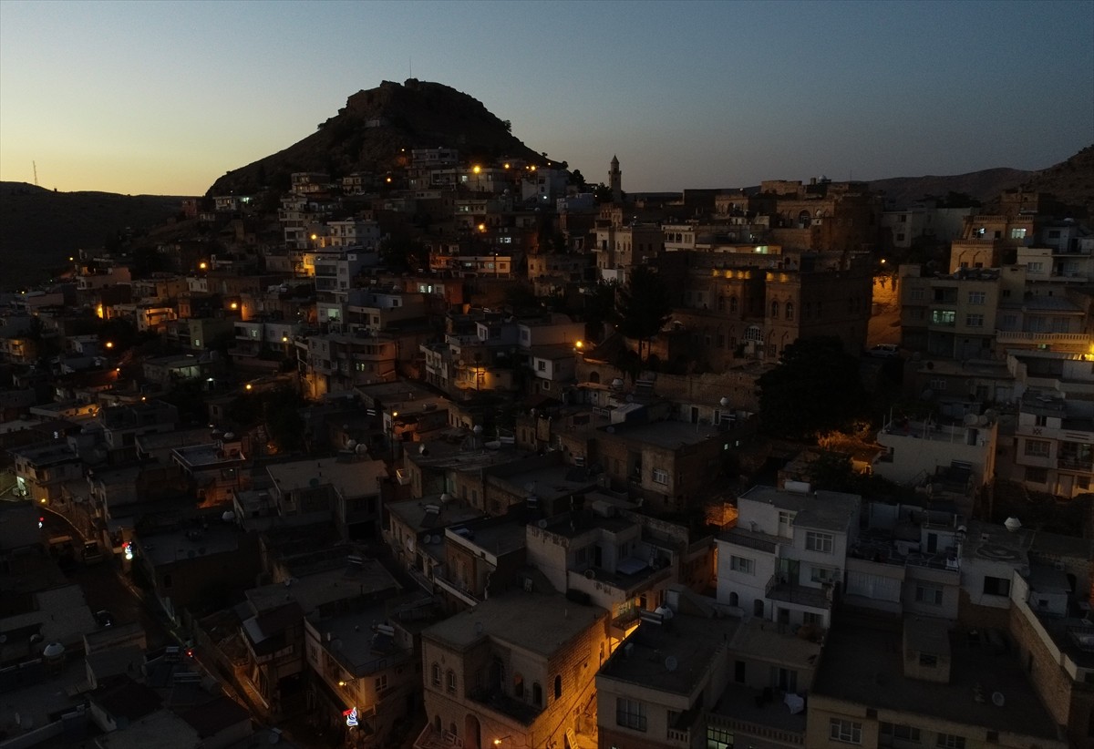 Farklı din, mezhep ve dillere mensup kişilerin buluşmasıyla birlikte yaşamın sembollerinden biri...