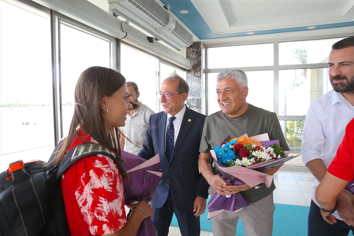 Finlandiya'da düzenlenen Avrupa 20 Yaş Altı Şampiyonası'nda gümüş madalya kazanan milli atlet...