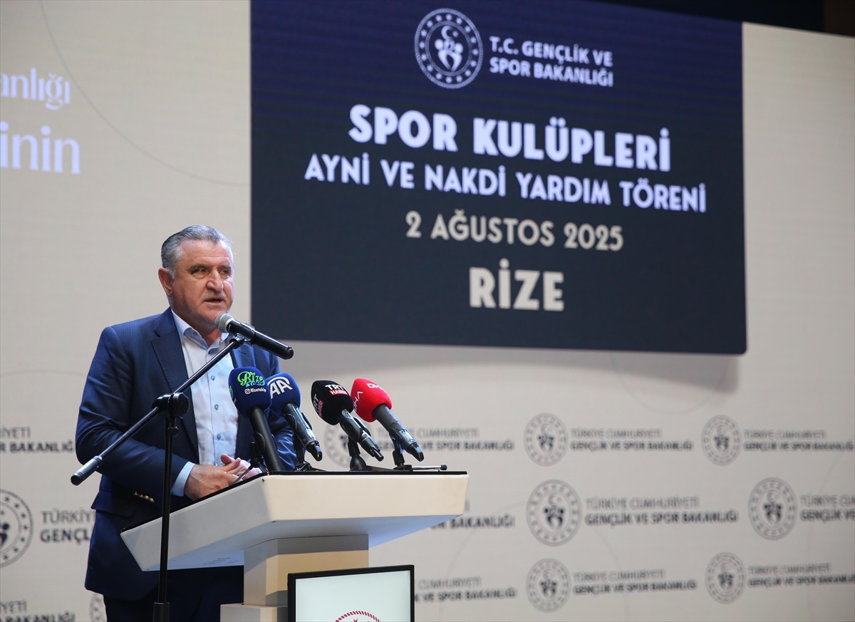 Gençlik ve Spor Bakanı Osman Aşkın Bak, Rize Gençlik ve Spor Müdürlüğü Salonu'nda düzenlenen...