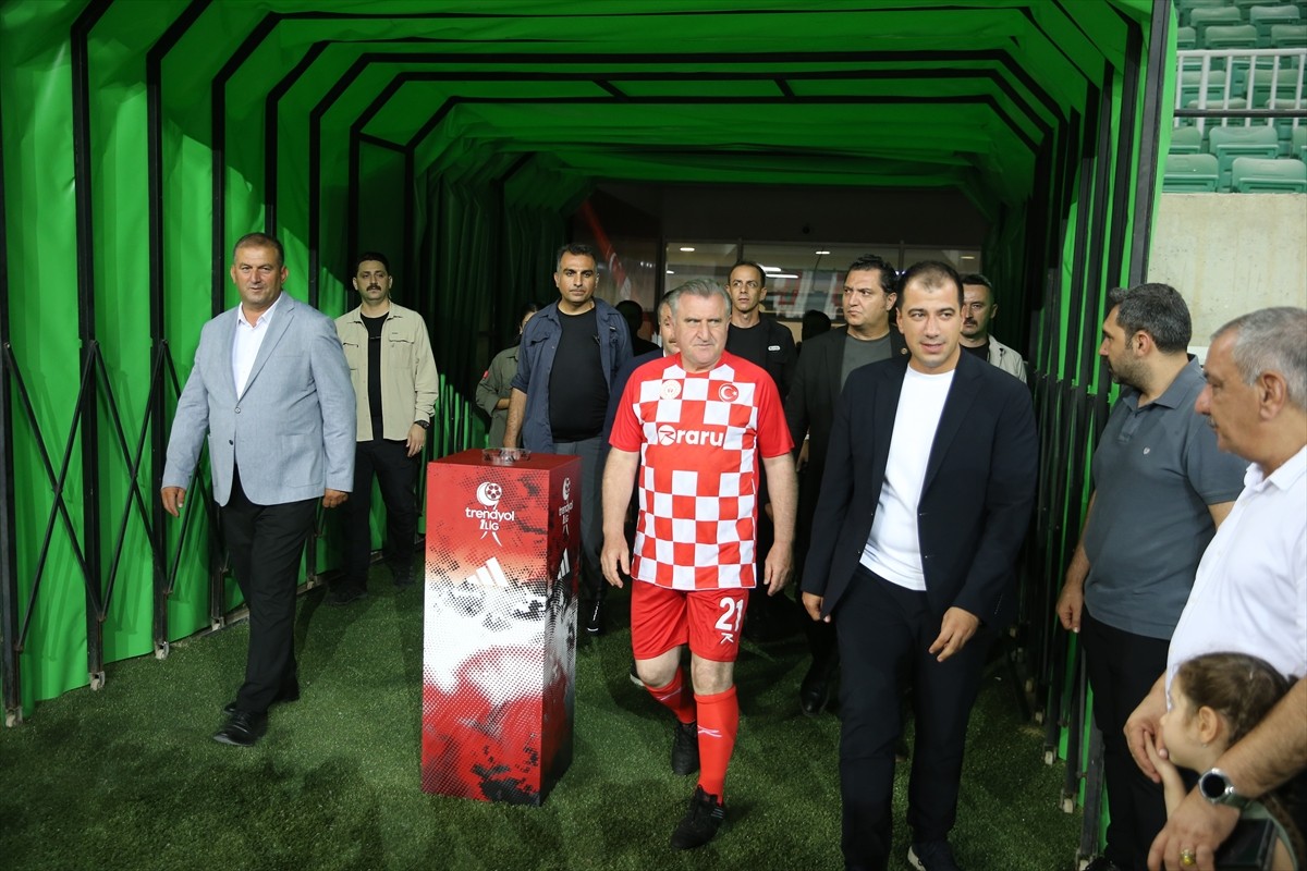 Gençlik ve Spor Bakanı Osman Aşkın Bak, Valilik ile Gençlik ve Spor İl Müdürlüğünce Diyarbakır...