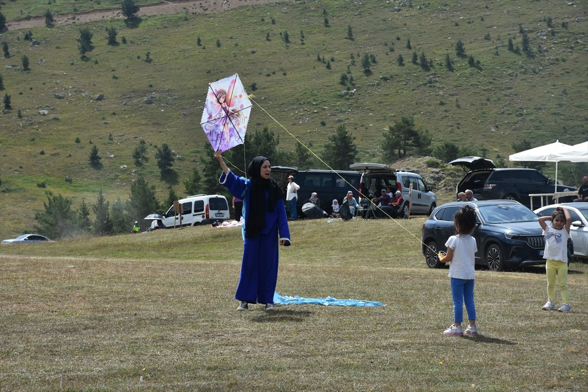 Gümüşhane'de, "Saranoy Yaylası Şenliği" gerçekleştirildi. Torul ilçesi sınırlarındaki Zigana...