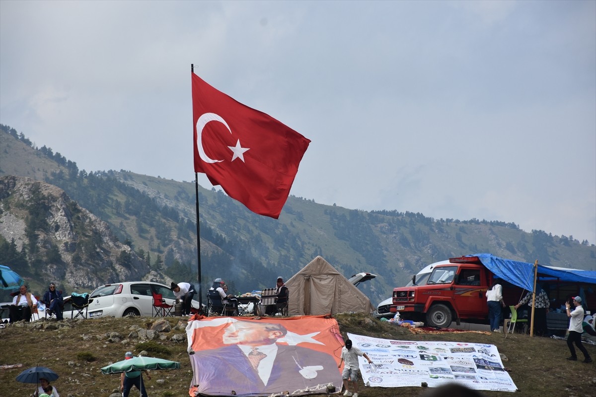 Gümüşhane'de, "Saranoy Yaylası Şenliği" gerçekleştirildi. Torul ilçesi sınırlarındaki Zigana...