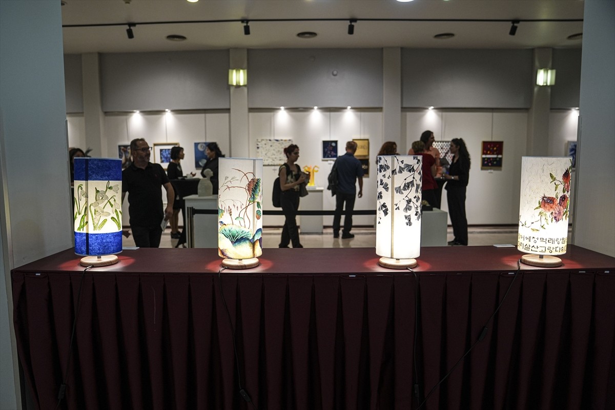 Güney Kore'nin kurtuluşunun 80. yılı dolayısıyla 40 Koreli ve 40 Türk sanatçının eserlerinden...