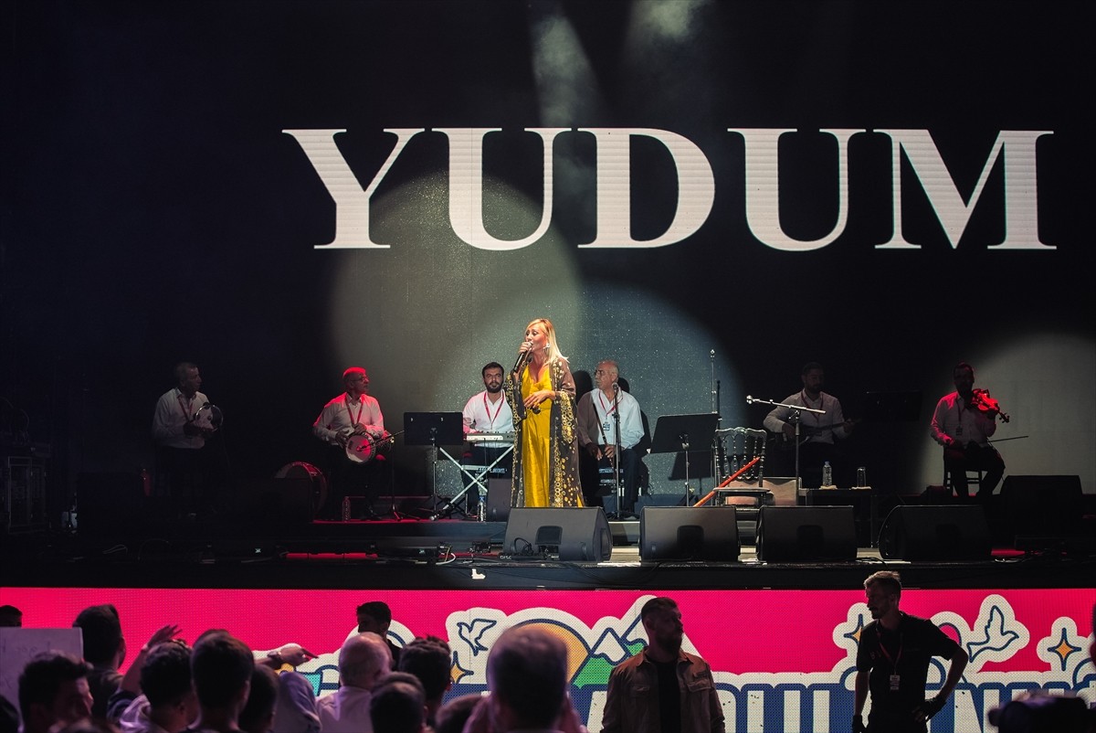 Hakkari'de, Kültür ve Turizm Bakanlığı Yaşayan Miras ve Kültürel Etkinlikler Genel Müdürlüğü...