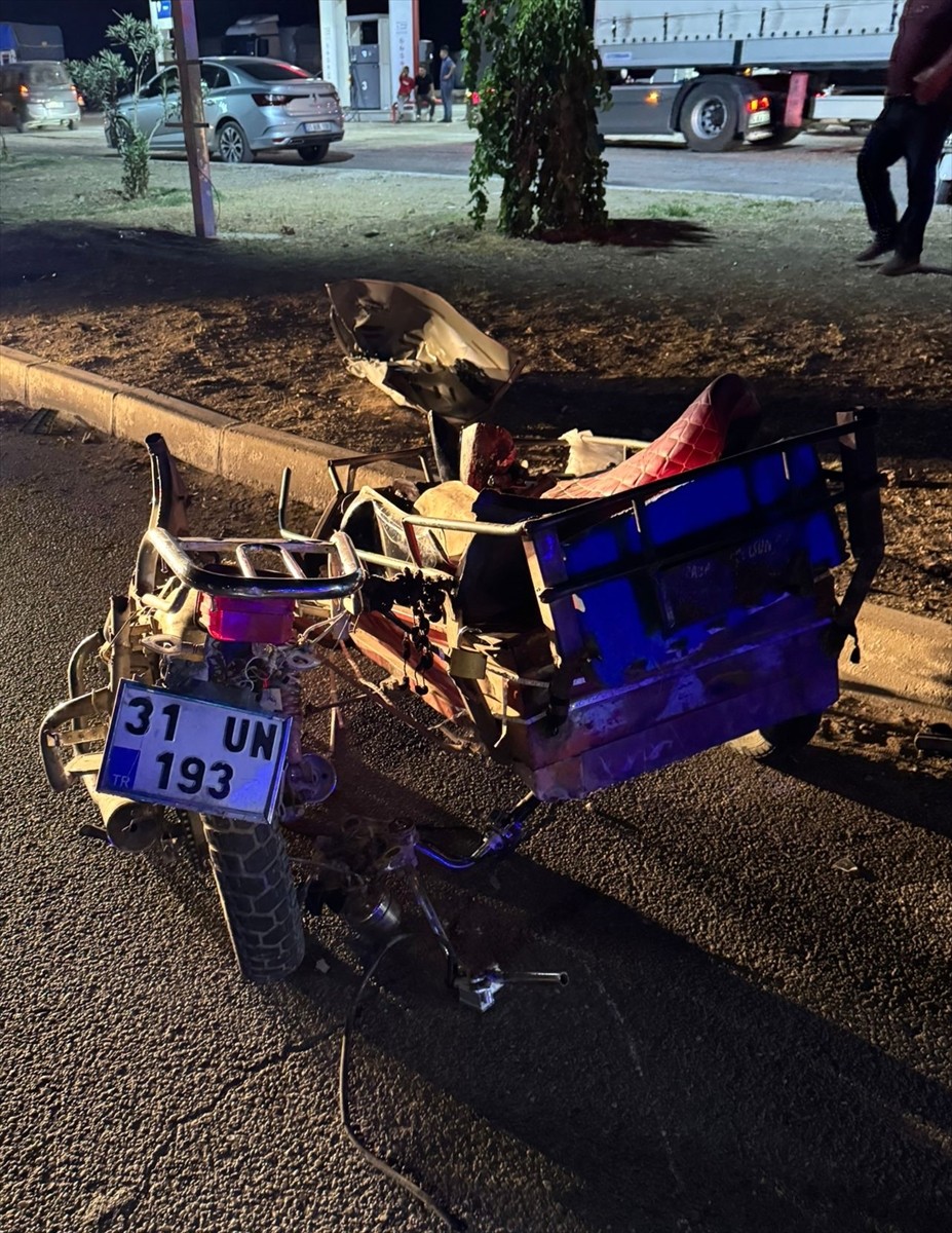 Hatay'ın Belen ilçesinde otomobilin sepetli motosiklete çarpması sonucu 6 kişi yaralandı.