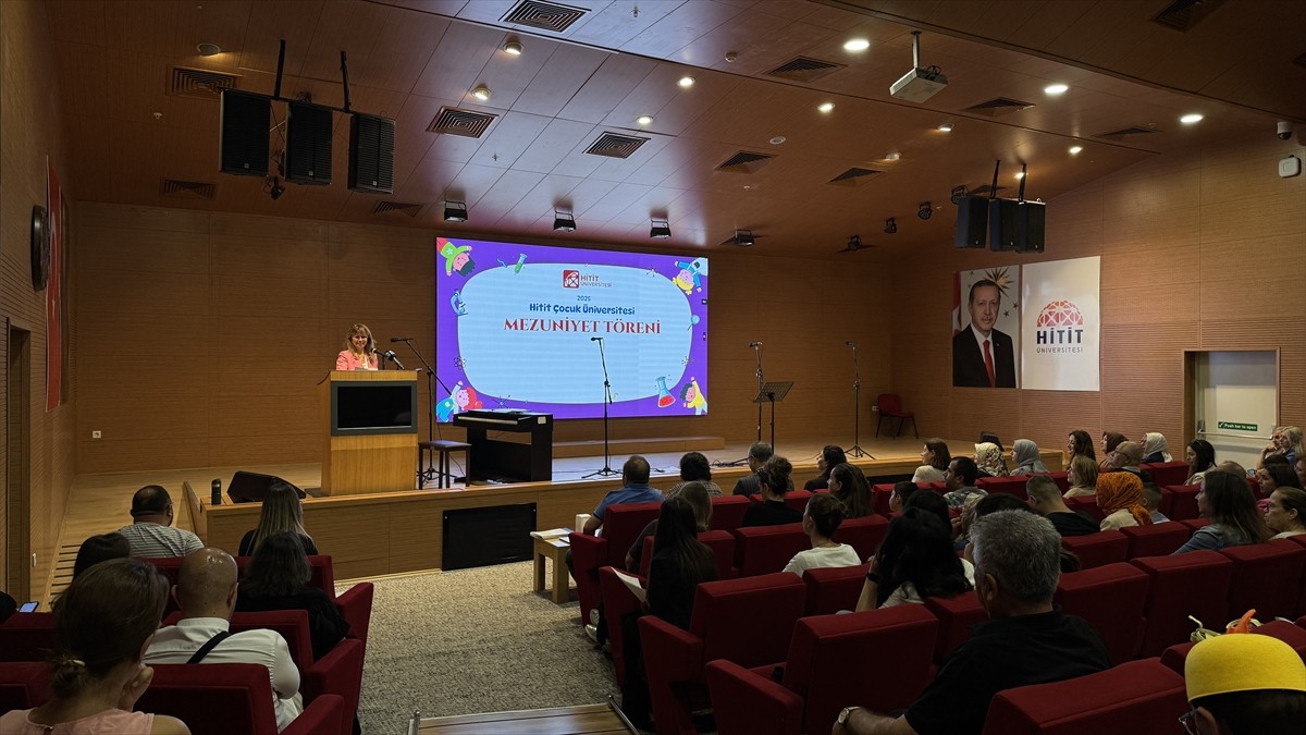 Hitit Üniversitesince bu yıl 7. kez düzenlenen "Çocuk Üniversitesi"ne katılan 59 öğrenci için...