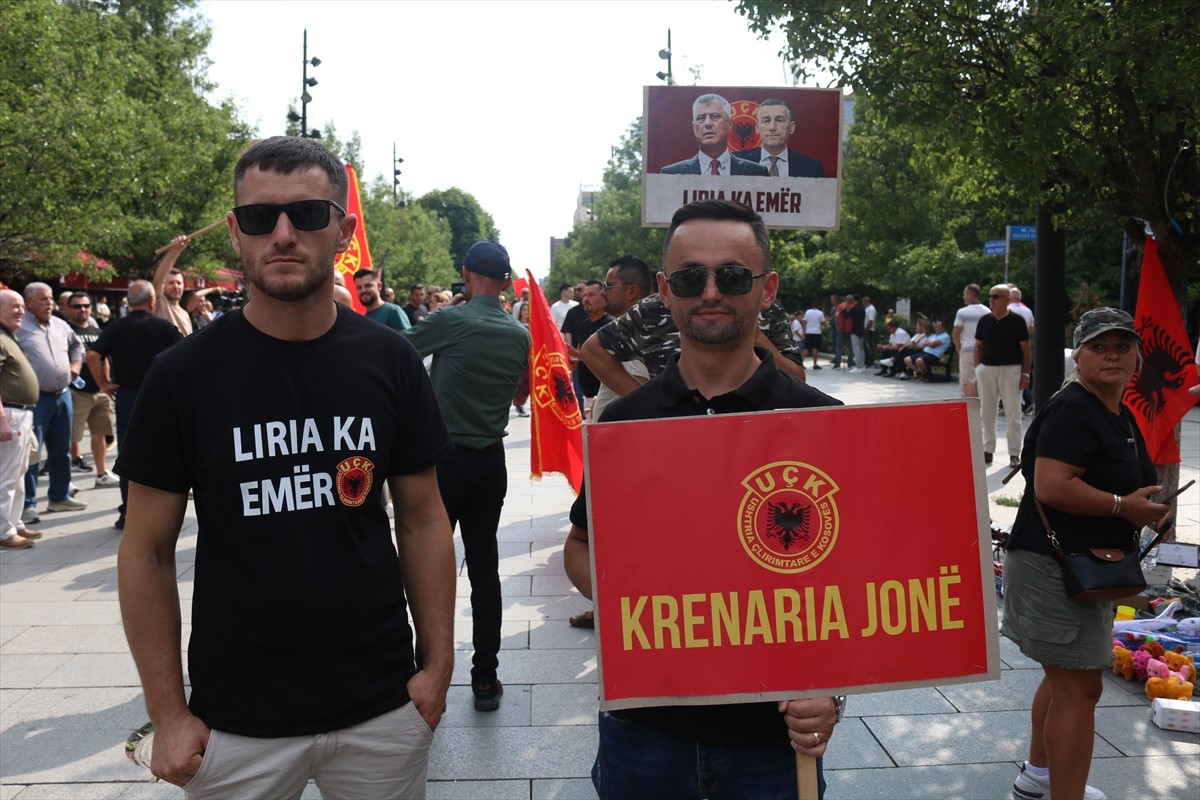 Hollanda'nın Lahey şehrinde tutuklu yargılanan eski Kosova Cumhurbaşkanı Hashim Thaçi'nin de...