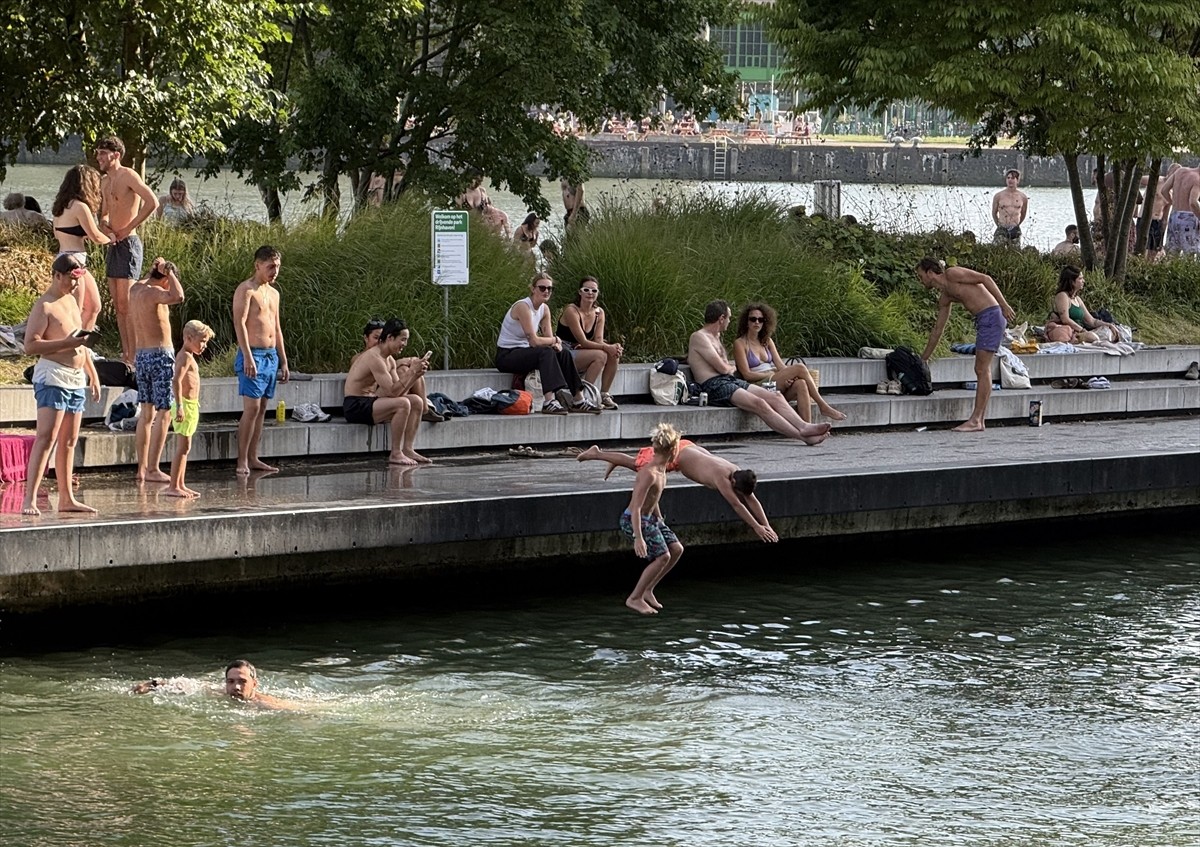 Hollanda Halk Sağlığı ve Çevre Enstitüsü (RIVM), bugünden itibaren ülke genelinde sıcaklıkların...