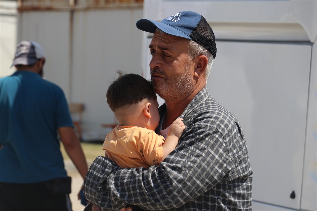 İç savaş nedeniyle Adana'ya sığınan Suriyelilerden 160'ı daha, gönüllü, güvenli ve onurlu dönüş...