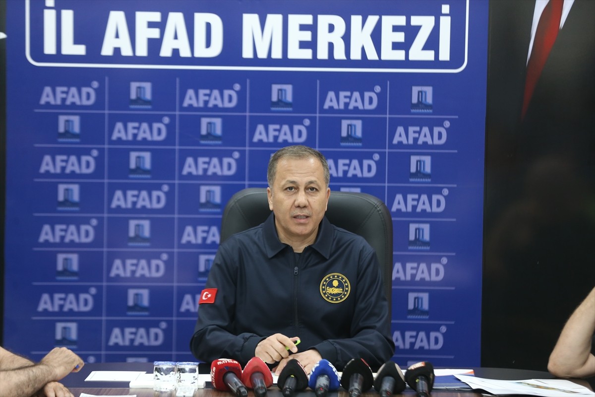 İçişleri Bakanı Ali Yerlikaya, Çanakkale'de yangından etkilenen alanları ziyaretinin ardından...