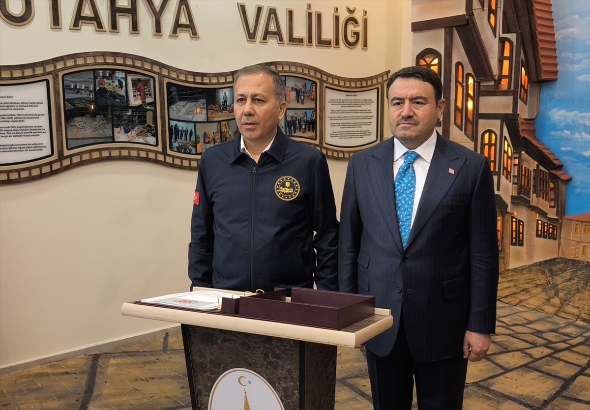 İçişleri Bakanı Ali Yerlikaya, Kütahya'da Zafer Kalkınma Ajansı'nda düzenlenen "Türkiye'nin Huzuru...