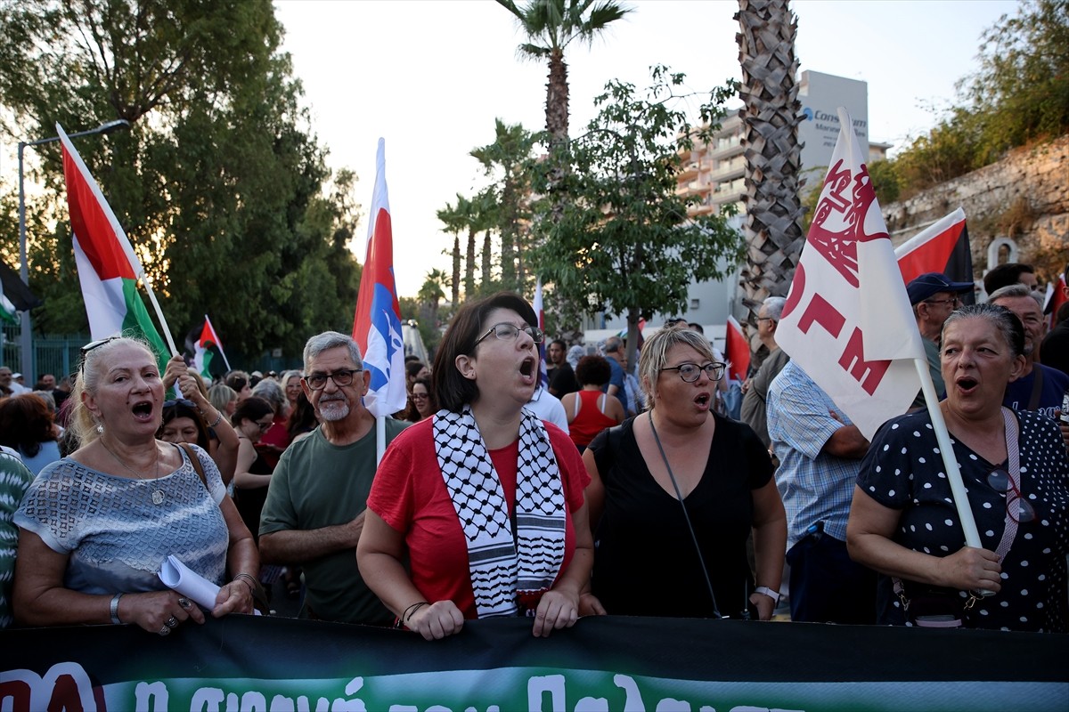 İsrail'e ait yolcu gemisi, Yunanistan'ın başkenti Atina yakınlarındaki Pire Limanı'nda yüzlerce...