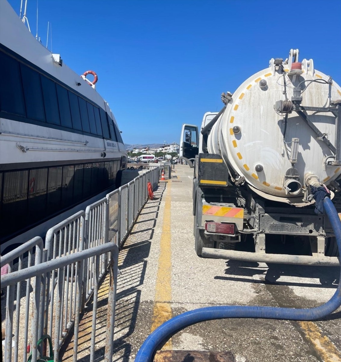 İstanbul Deniz Otobüslerinin (İDO) İstanbul'dan Balıkesir'in Marmara ilçesine bağlı Avşa Adası...