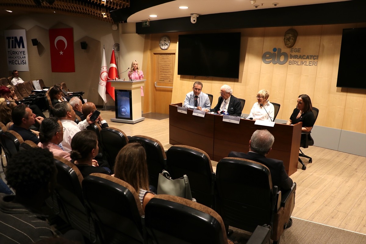 İzmir'de hayata geçirilen projeyle 27 uluslararası öğrenciye akademik ekonomi eğitimi verildi...