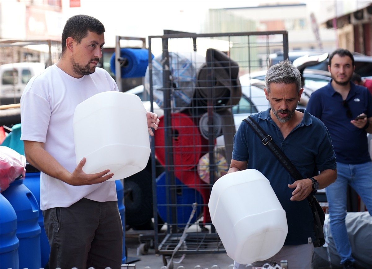 İzmir'de su kaynaklarının kritik seviyelere düşmesi nedeniyle uygulanan dönüşümlü ve planlı su...
