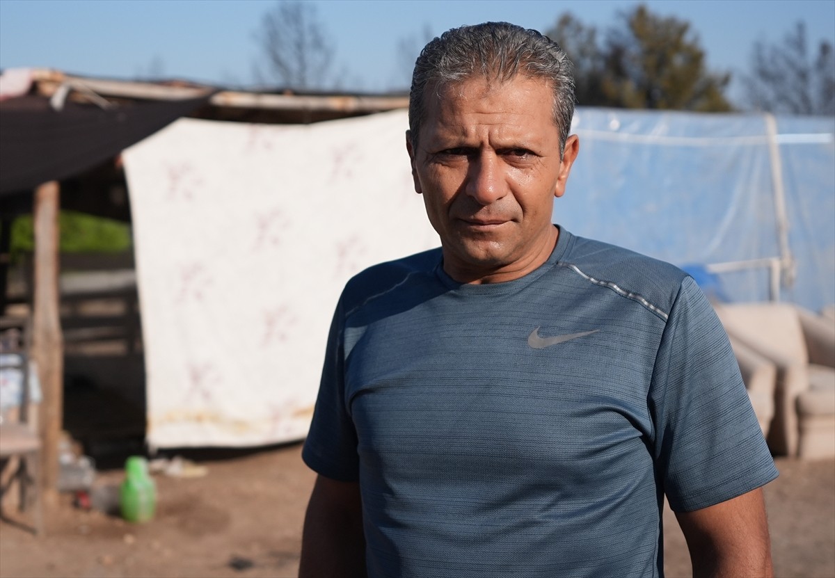 İzmir'in Buca ilçesinde dün otoyolda minibüste başlayıp ormanlık alana sıçrayan ardından çevredeki...