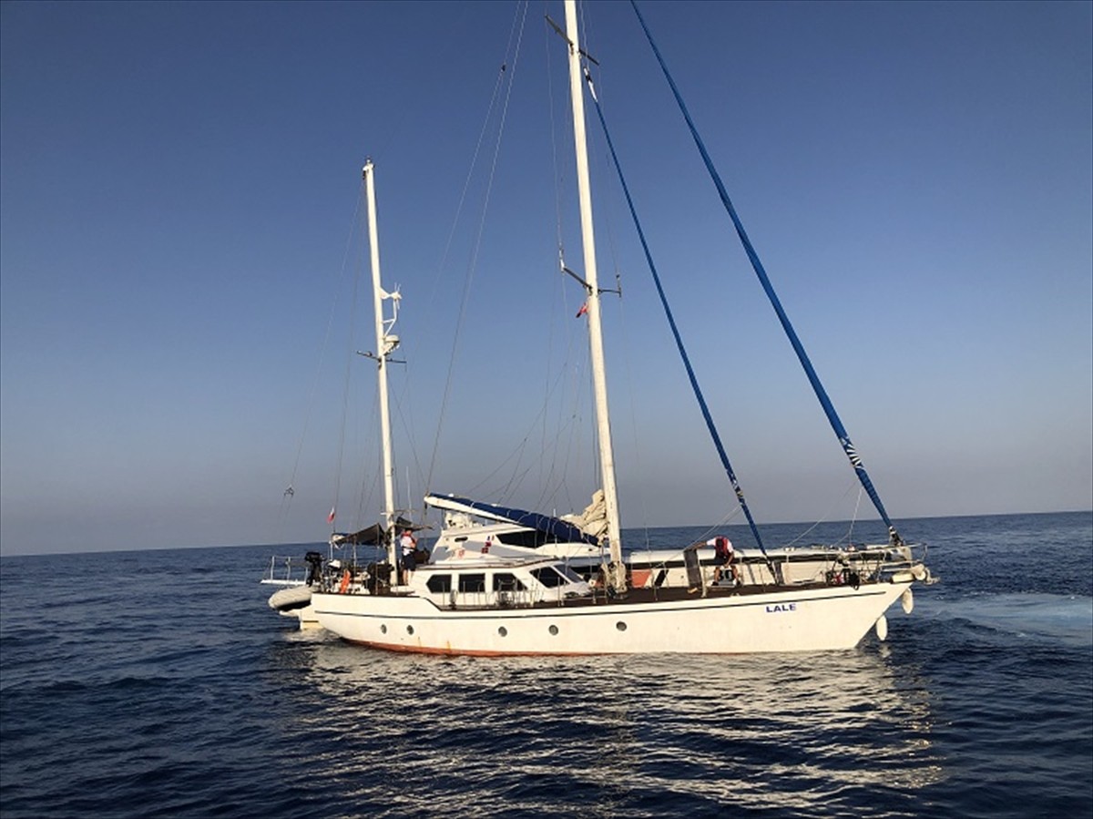 İzmir açıklarında, 50'si çocuk 115 düzensiz göçmen yakalandı, Türk kara sularına itilen 25 göçmen...